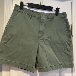 Anne Klein Size 10 Army Green Cotton Chino Shorts Pockets Zip Comfy Soft Hiking